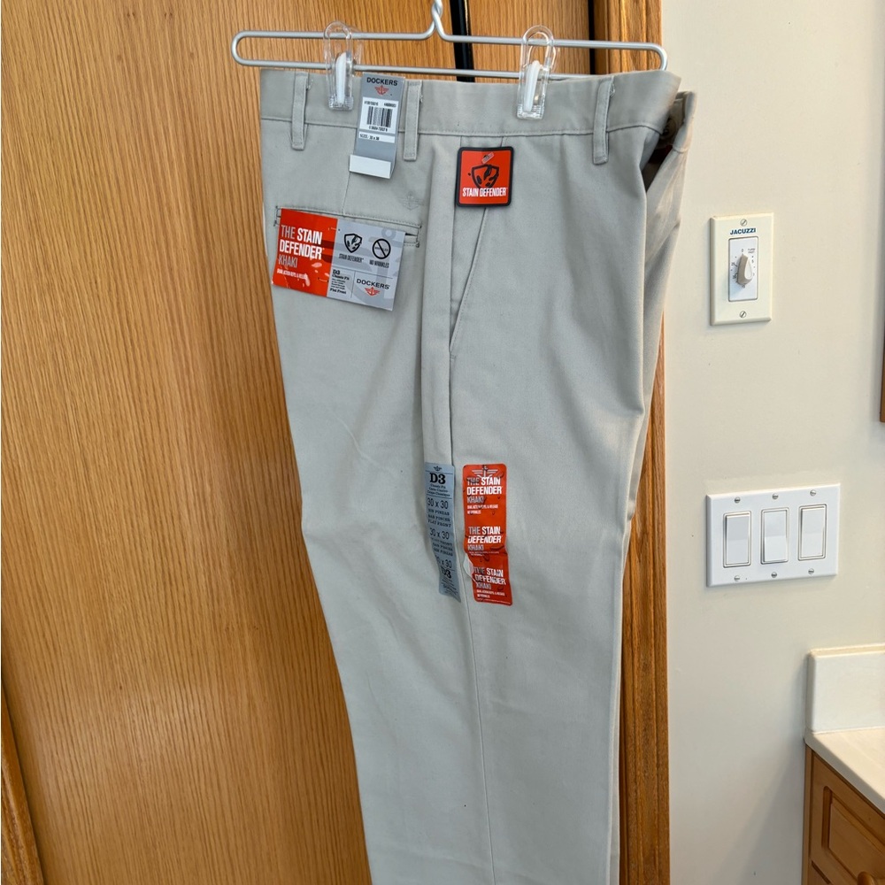 DOCKERS New Pants - Khaki D3 Classic Fit, 30 x 30